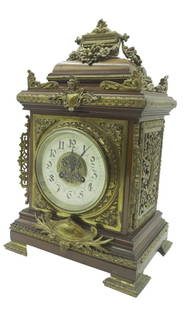 ANTIQUE FINE ENGLISH 19TH C BRACKET CLOCK: A fine quality 19th century English Bracket Clock of the Georgian era, The classical styled numerals and gilt topped case are surmounted by a floral swag. With key, chimes on the half hour and hour.