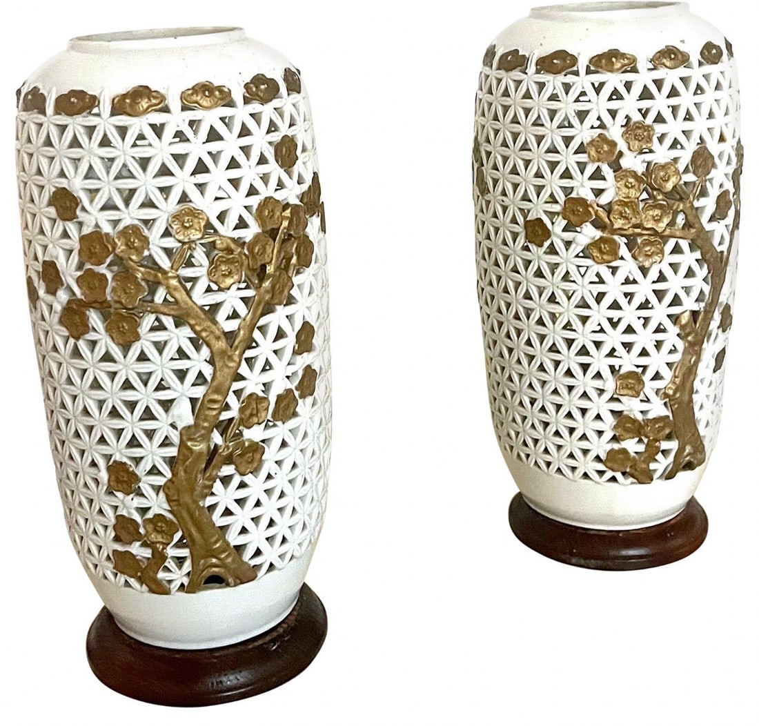 PAIR OF 20th CENTURY BLANC DE CHINE CHINESE PORCELAIN VASES (1 of 6)