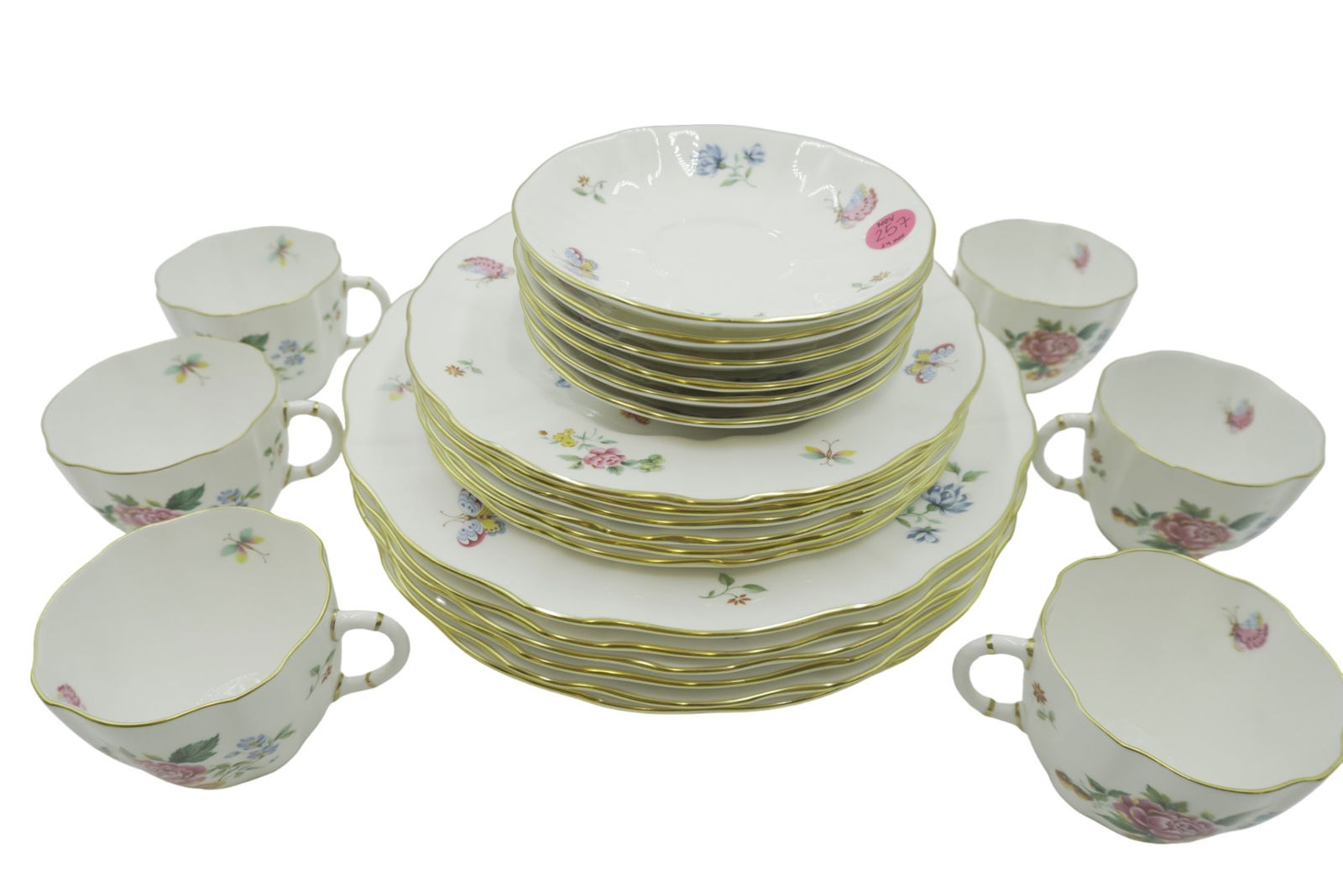 SRVC FOR 6 ROYAL CROWN DERBY "DERBY DAYS": Service for 6 of Royal Crown Derby bone china in the pattern "Derby Days" with gold trim. Includes 6 dinner plates, 6 side plates, 6 cups & saucers. Largest piece measures 10.5" in diameter. Total lot