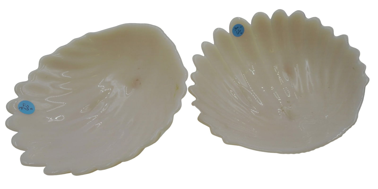 2 LARGE MCM VINTAGE PINK GLASS SHELL BOWLS (1 of 5)