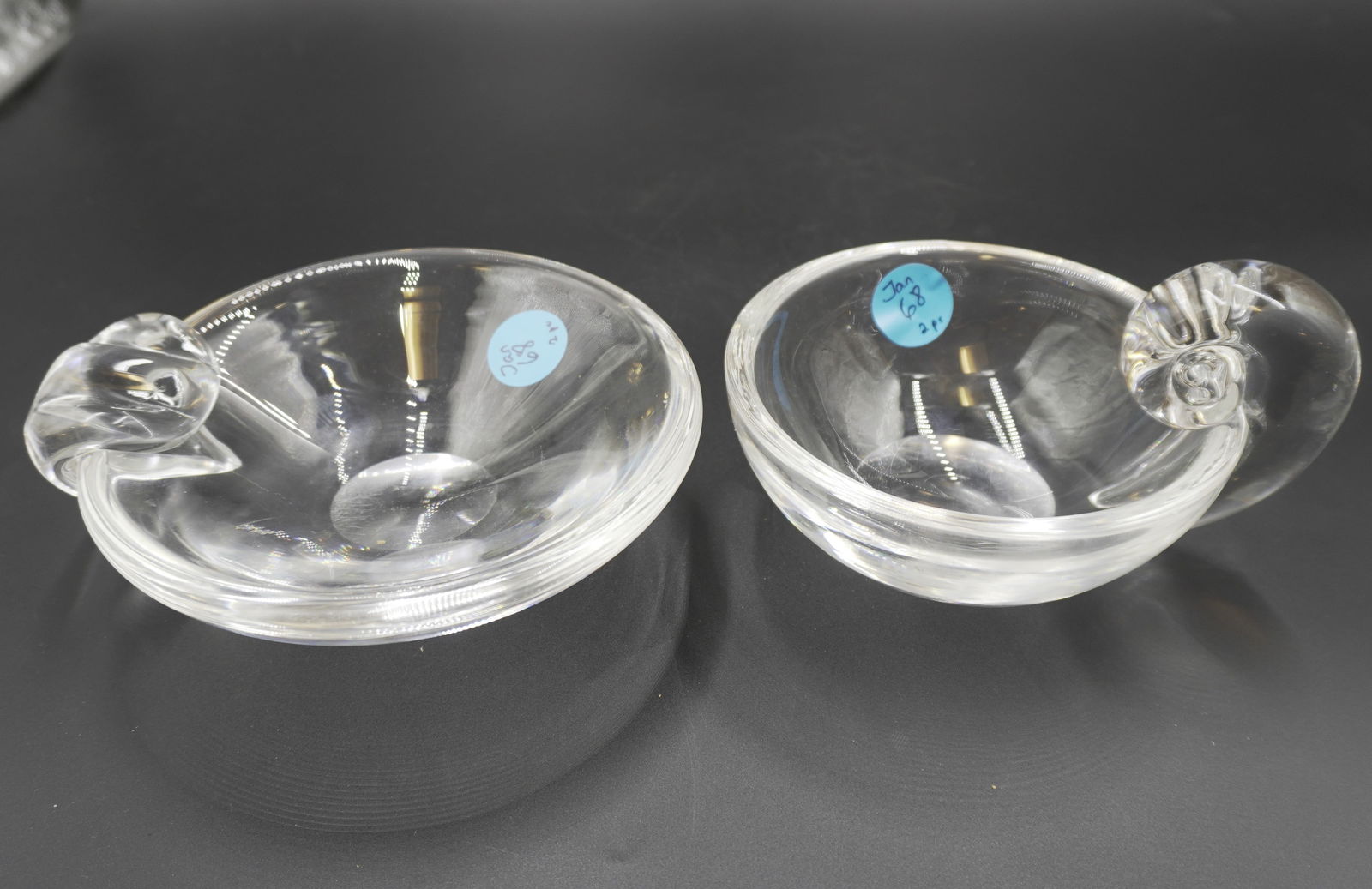 2 VINTAGE MID CENTURY STEUBEN GLASS BOWLS (1 of 5)