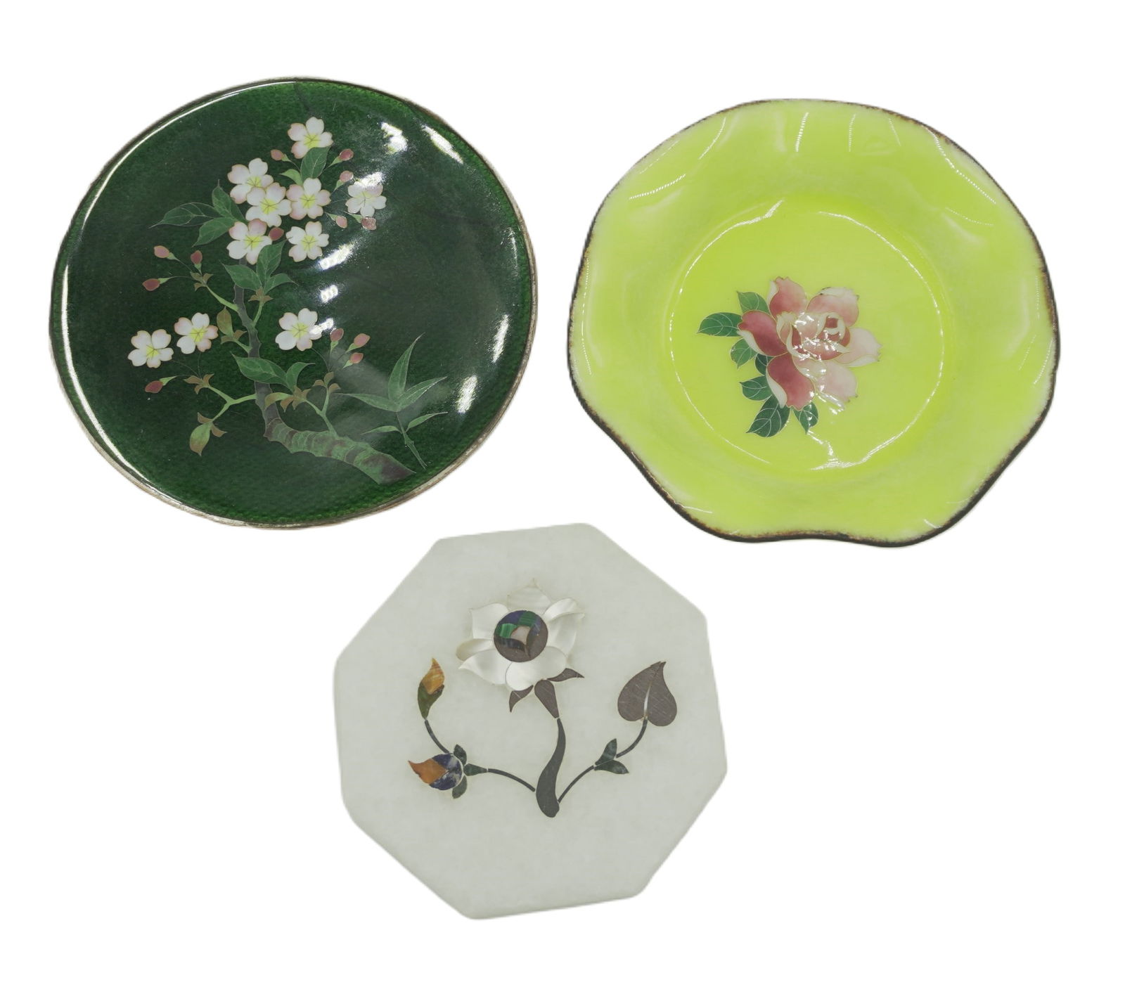 LOT OF 3 VINTAGE CLOISONNE AND MOSAIC PIECES: Lot of 3 vintage cloisonné and mosaic pieces. Largest measures about 5" in diameter. Total lot weight is 1 lb 1.2 oz.