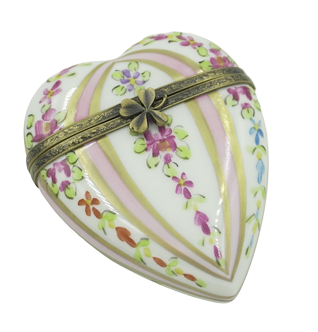 PINK AND FLORAL DECORATED HEART LIMOGES BOX (1 of 5)