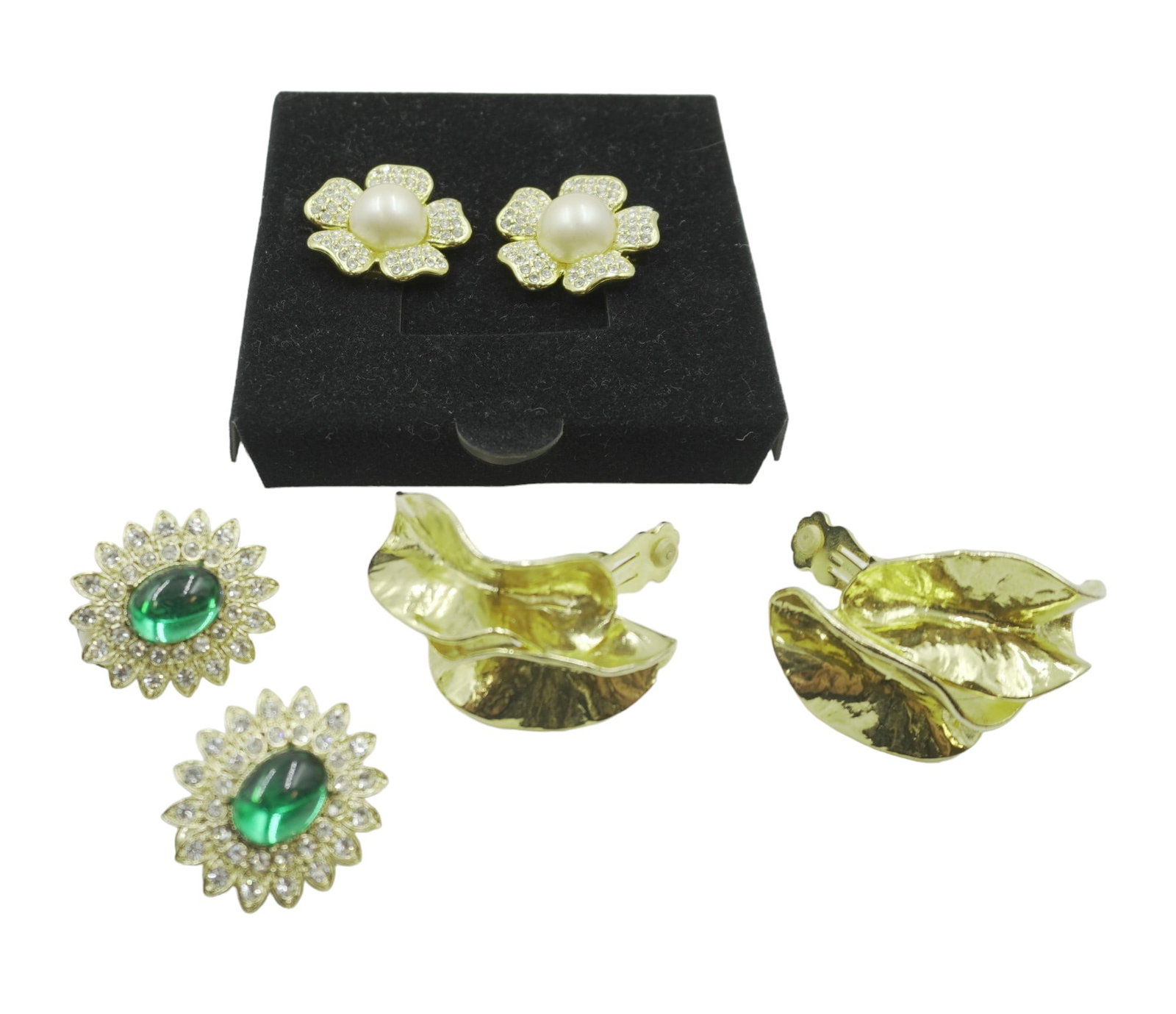 3 PAIR CLIP ON EARRINGS SCAASI - JOAN RIVERS: 3 Pairs of Clip on Earrings. All in excellent condition. Scaasi Emeralds 1.25". Joan Rivers Pearls 1.25". Norma Jean Leaves 1.75". Weight on all in boxes 5.5 oz.