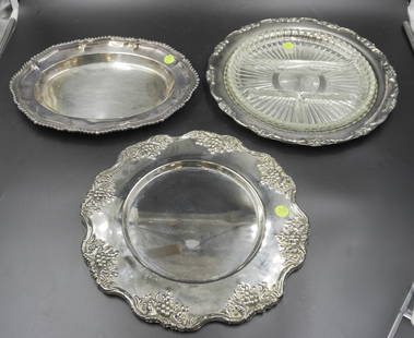 3 VINTAGE SILVERPLATE SERVING TRAYS: 3 Vintage Silverplate Serving Trays. 1- International Silver with Divided Glass Insert 13". 2- Majestic Oval Tay 13.25. 3- Round Godinger Grape Rim 13". Weight on all 6 lbs 6 oz.