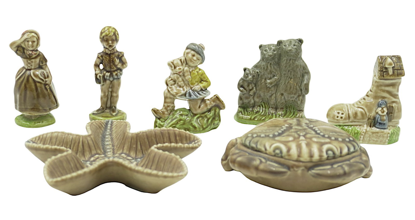 LOT OF WADE PORCELAIN - 7 PIECES: 7 pieces of Wade Porcelain. All signed. This lot includes 1) Crab Trinket Box 2) Starfish Trinkey Tray 3) Three Bears 4) Tom Tom the Pipers Son 5) Little Tommy Tucker 6) Old Woman Who Lived In A Shoe 