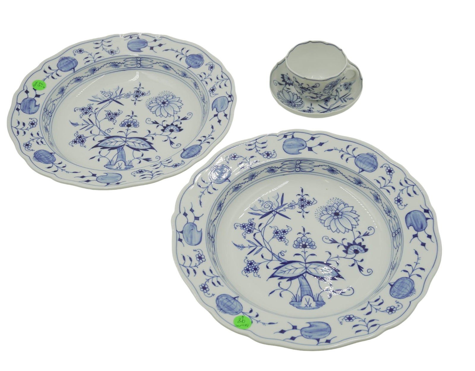 4 PC LARGE MEISSEN BLUE ONION SERVING BOWLS & CUPS & SAUCER: 2 Large Meissen Blue Onion Scalloped Serving Bowls each 12.25". 1 Meissen Blue Onion Scalloped Cup 2.5" and Saucer 5.5". Weight on all combined 5 lbs 8 oz.