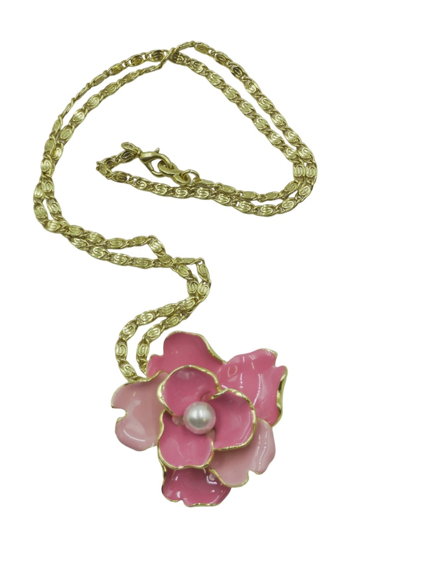 VINTAGE KENNETH JAY LANE ENAMEL PINK FLOWER NECKLACE: Vintage Kenneth Jay Lane enamel pink flower necklace. Chain measures about 13" and flower pendant measures 2". Total weight is 1.9 oz.