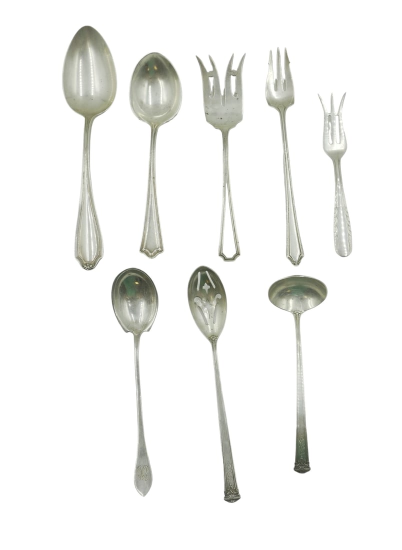 8 PIECE ANTIQUE STERLING SERVING PIECES FLATWARE: 8 Pieces of Antique Sterling Silver Serving Pieces. Various makers including Whiting, International Silver, Watson, Durgin & Towle. Approximate Silver weight 186 grams. PROVENANCE: The estate of a ele