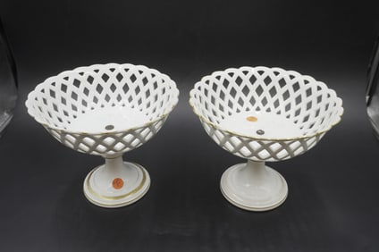 PAIR PARIS PORCELAIN ANNEAU D'OR RETICULATED CORBEILLES