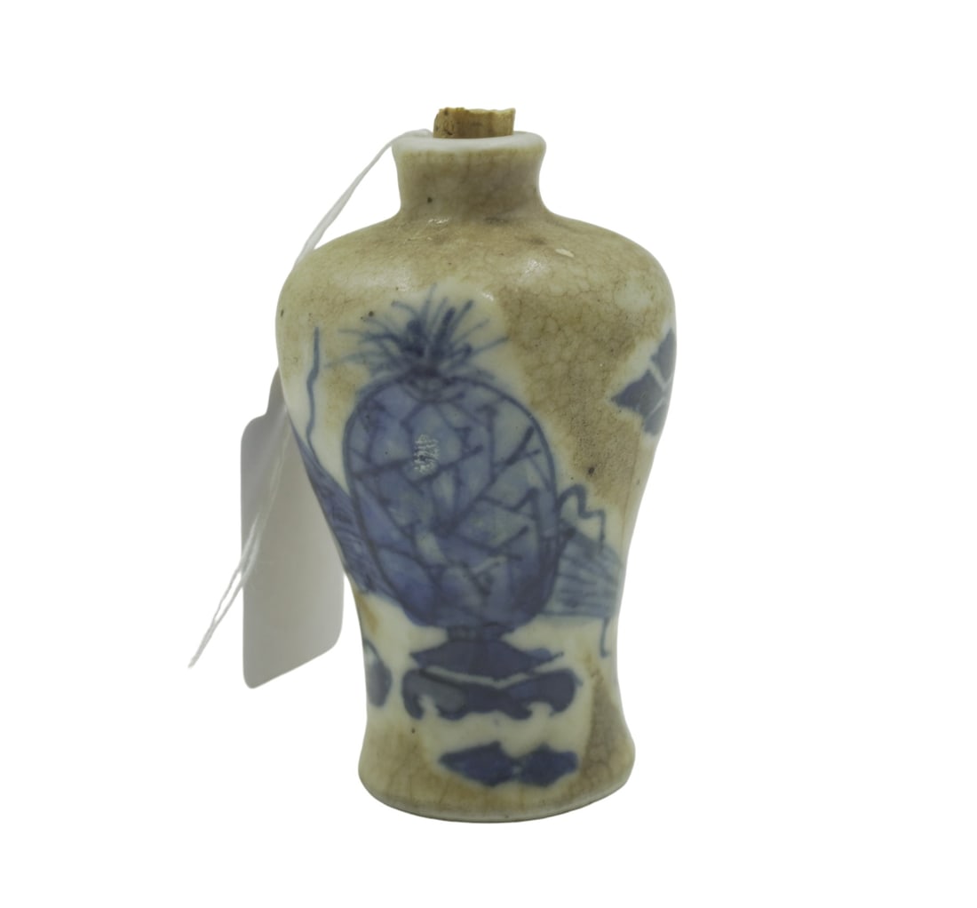 ANTIQUE CHINESE MEIPING QING SNUFF BOTTLE: Antique Chinese Blue & White Porcelain Snuff Bottle. Meiping shape/form, circa 1800s. Includes original cork with attached spoon. Measures about 2.75" tall and 1.5" wide. Weight is 1.9 oz.