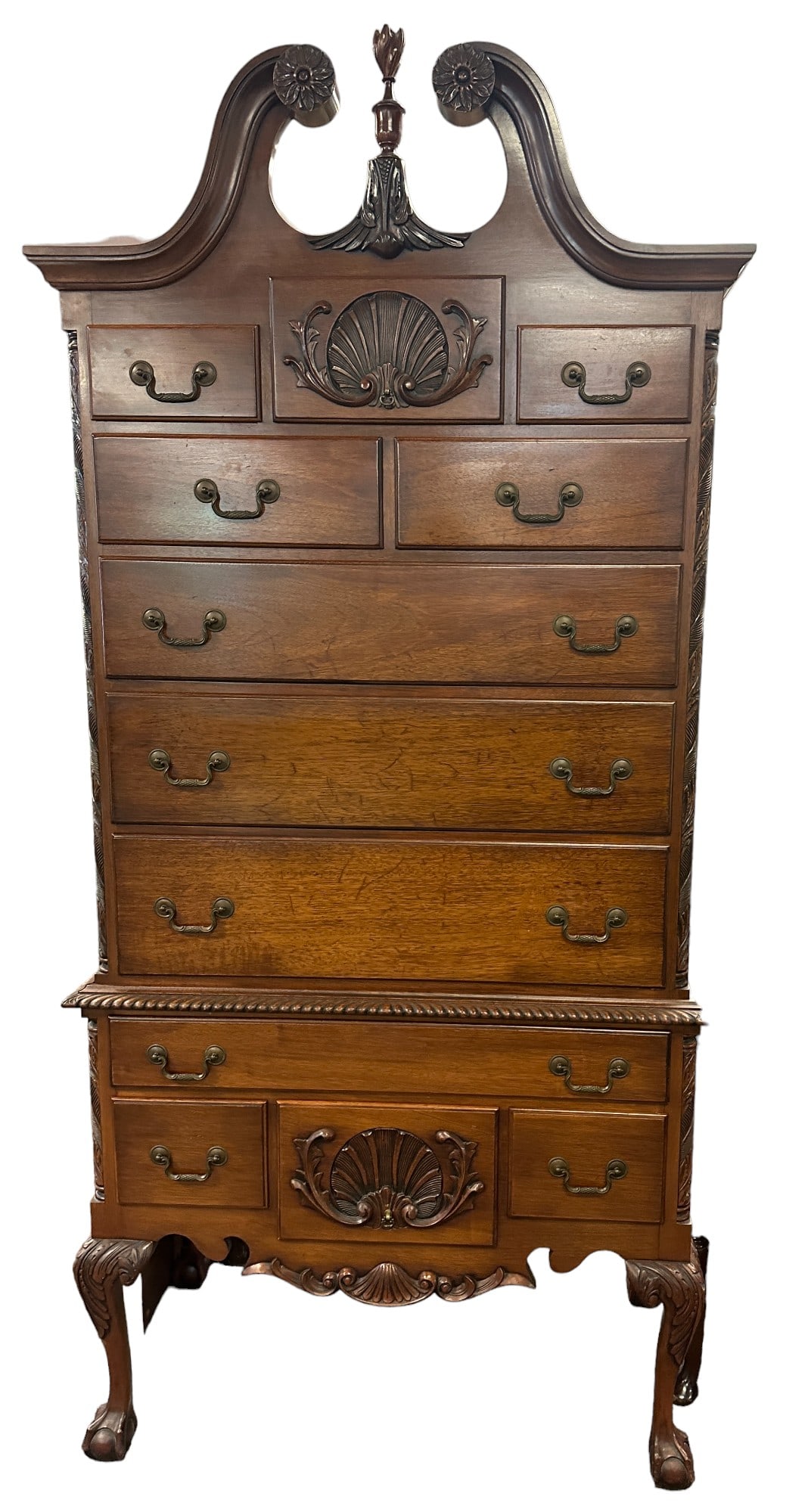 CHIPPENDALE HIGHBOY FELDENKRAIS PHILADELPHIA: Outstanding American Chippendale Style Highboy made by Feldenkrais of Philadelphia. Features Fine Quality Hand Made Construction, Chippendale Style, Ball & Claw Feet, Detailed Carved Knees, Carved She