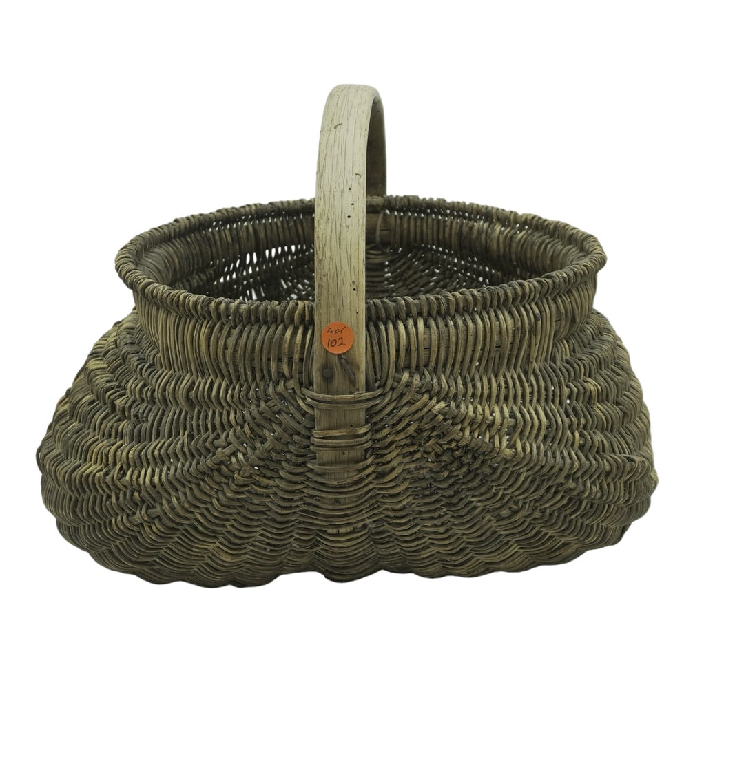 LARGE 19TH CENTURY AMERICAN OAK BUTTOCKS BASKET: Large Antique American 19th c Oak Splint Buttocks Basket. Pennsylvania. Measures 19"x15.5"x24". Weight 4 lbs. PROVENANCE: A Private Collection of a New England Noted Americana Collector and Dealer.