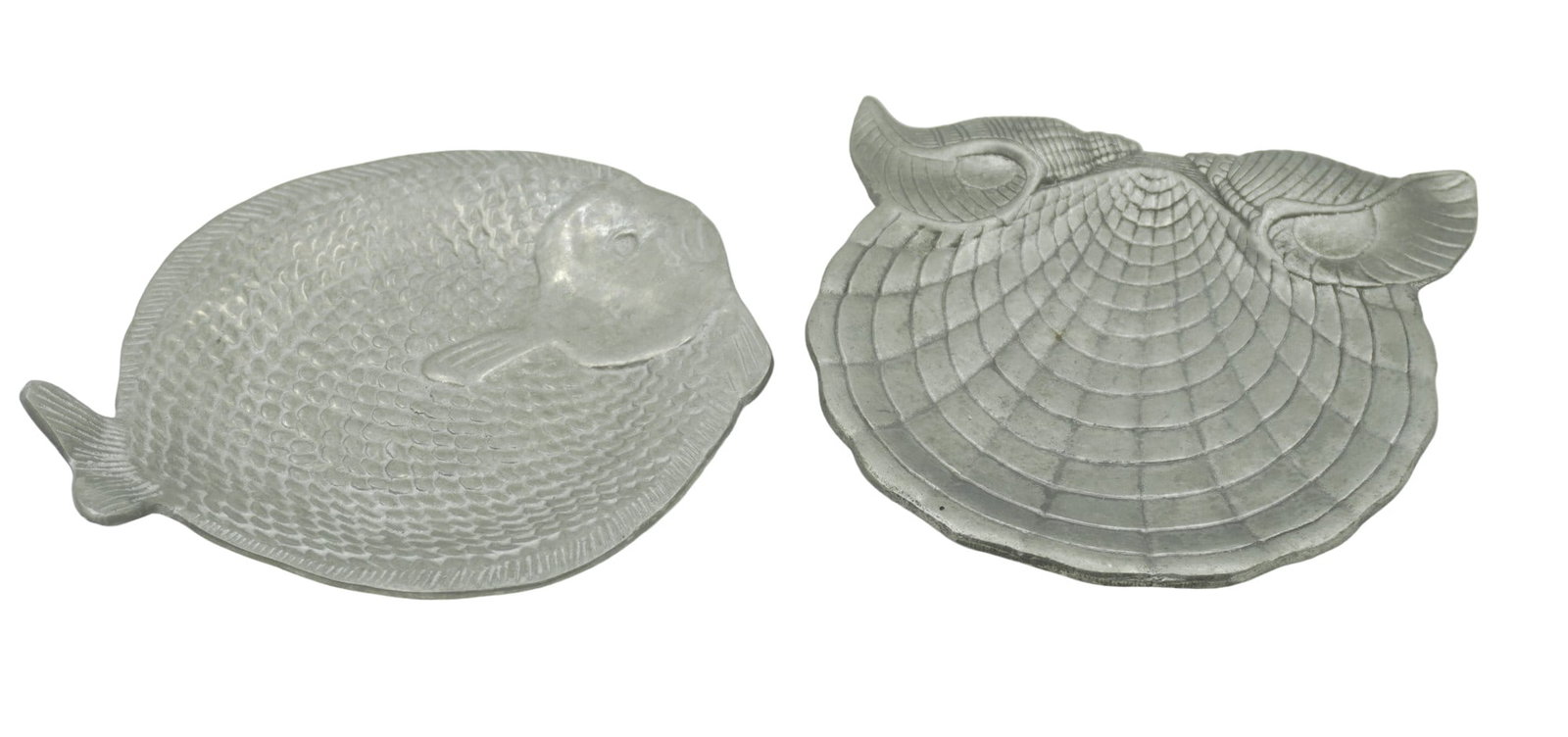 2 ARTHUR COURT ALUMINUM FISH & SHELL DISHES: 2 Vintage 1986 Arthur Court Aluminum serving Dishes from Neiman Marcus. Flounder 7.25"x6.25". Shell 7"x6.5". Weight 1 lb