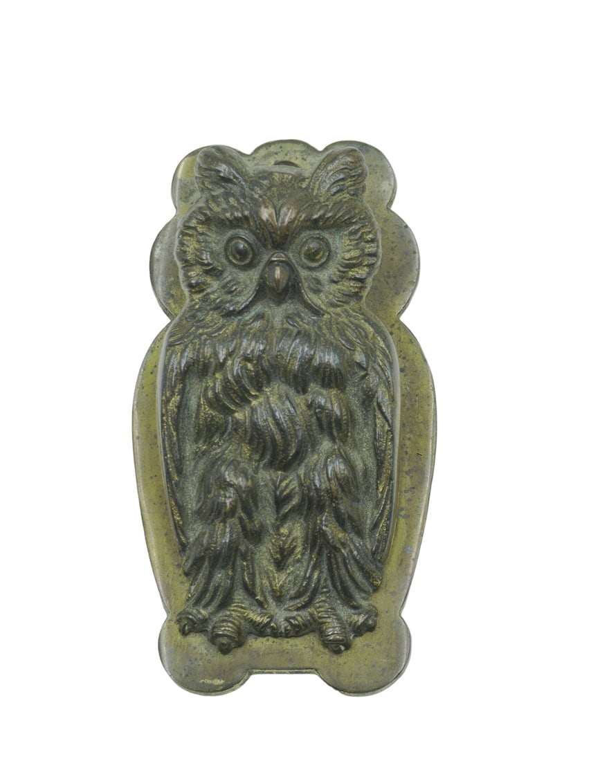 ANTIQUE BRADLEY AND HUBBARD WISE OWL CLIP: Antique Bradley and Hubbard brass clip, circa early 1900s. Measure about 4" long and 2.25" wide. Spring and all pieces in working condition.