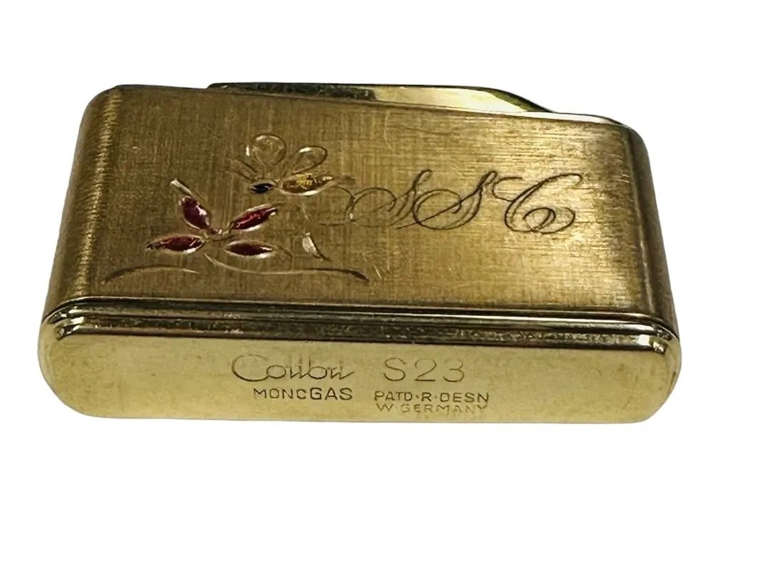 VINTAGE LIGHTER AND LOT OF JEWELRY: Vintage Colibri lighter and lot of costume jewelry. 8 pieces. Total lot weight is 7.4 oz.