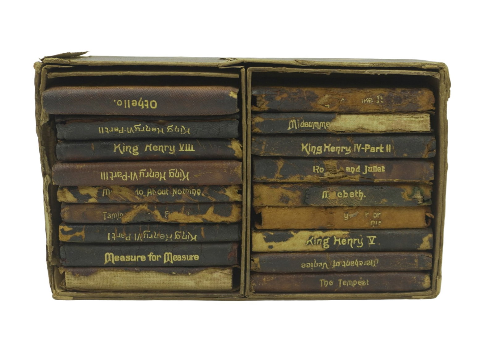 ANTIQUE KNICKERBOCKER LEATHER AND NOVELTY CO. MINI SHAKESPEARE BOOK SET: Antique Shakespeare Boxed Set by Knickerbocker Leather and Novelty Co. Circa early 1900s. 18 small books in total, each book measures about 3.25" x 2.5", total lot weight 1 lb 6.6 oz.