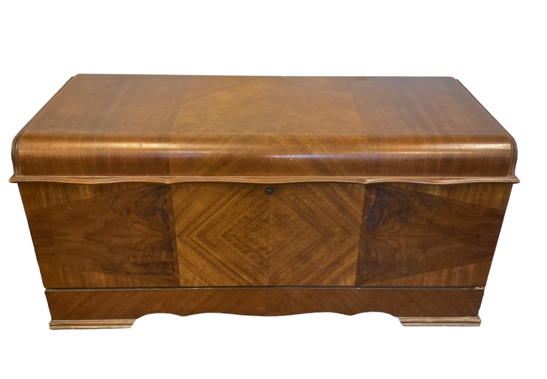 MID CENTURY LANE CEDAR CHEST (1 of 10)