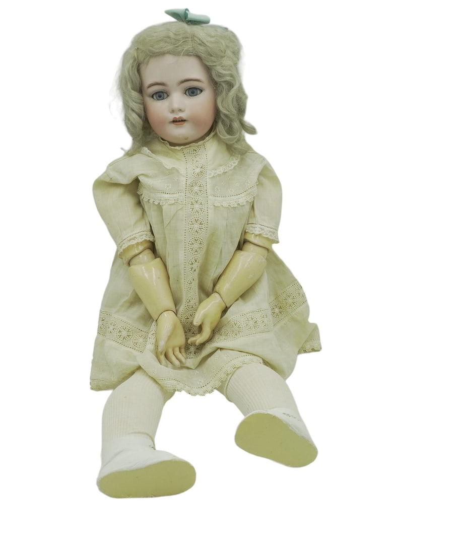 ANTIQUE SIMON & HALBIG 1078 DOLL 30": Antique German Simon & Halbig Doll. Mold 1078 with composition jointed body. Sleep blue glass eyes. Open mouth with 4 teeth. Feathered eyebrows. Mohair wig. Antique clothes and kidskin shoes. 30". Wei