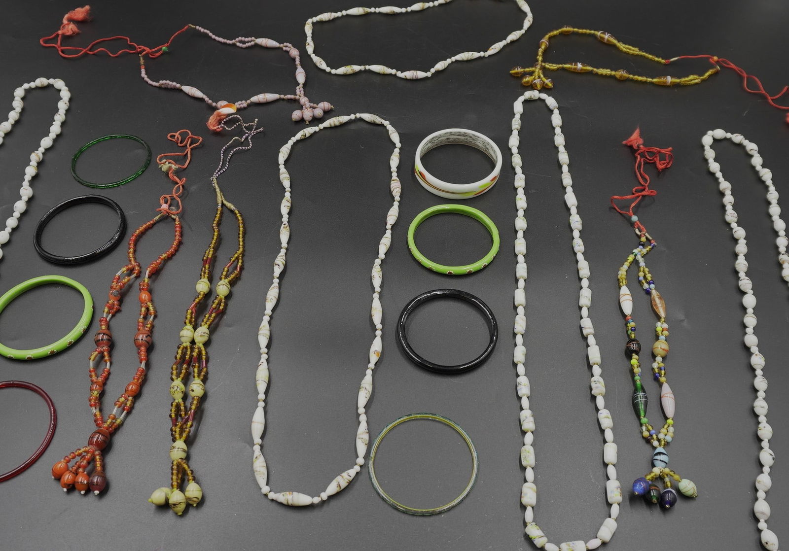 VINTAGE TIBETAN GLASS PRAYER BEADS & BANGLES (1 of 1)