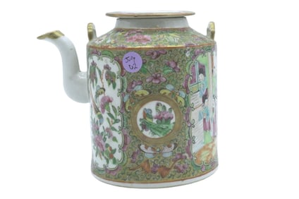 ANTIQUE CHINESE EXPORT FAMILLE ROSE TEAPOT WITH LID