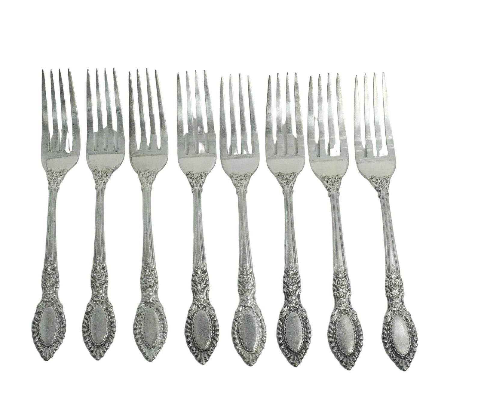 8 STERLING SILVER GUILDHALL REED & BARTON DINNER FORKS: Eight (8) Vintage 1941 Reed & Barton Sterling Silver Dinner Forks in the Guildhall Pattern. Each 7". Approximate silver weight 400 grams.