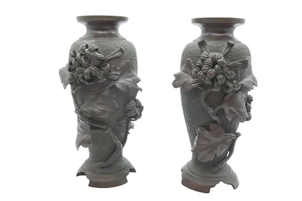 PAIR MEIJI PERIOD 19th c JAPANESE BRONZE VASES