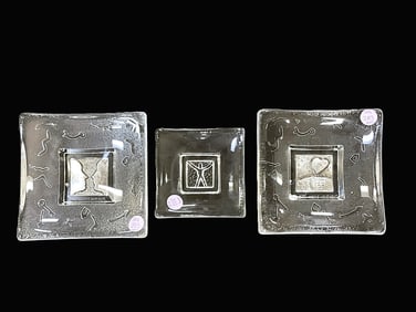 SIGNED KOSTA BODA VALLIEN DOMINO CLEAR MODERNIST TRAYS - SET OF 3