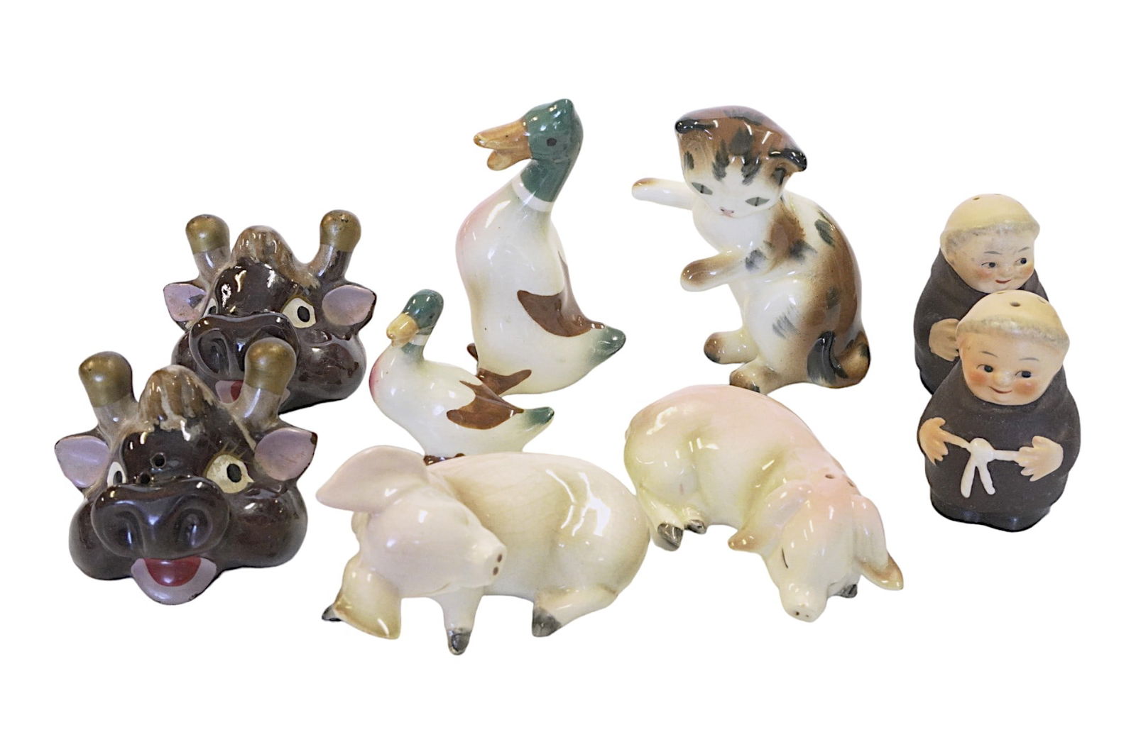 GROUP 1950s KITSCHY FIGURINES AND S&P SHAKERS - 9 PIECES (1 of 5)