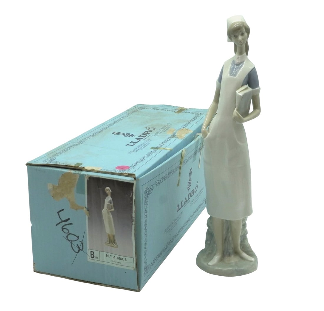 LLADRO TALL NURSE FIGURINE #4603 (1 of 8)
