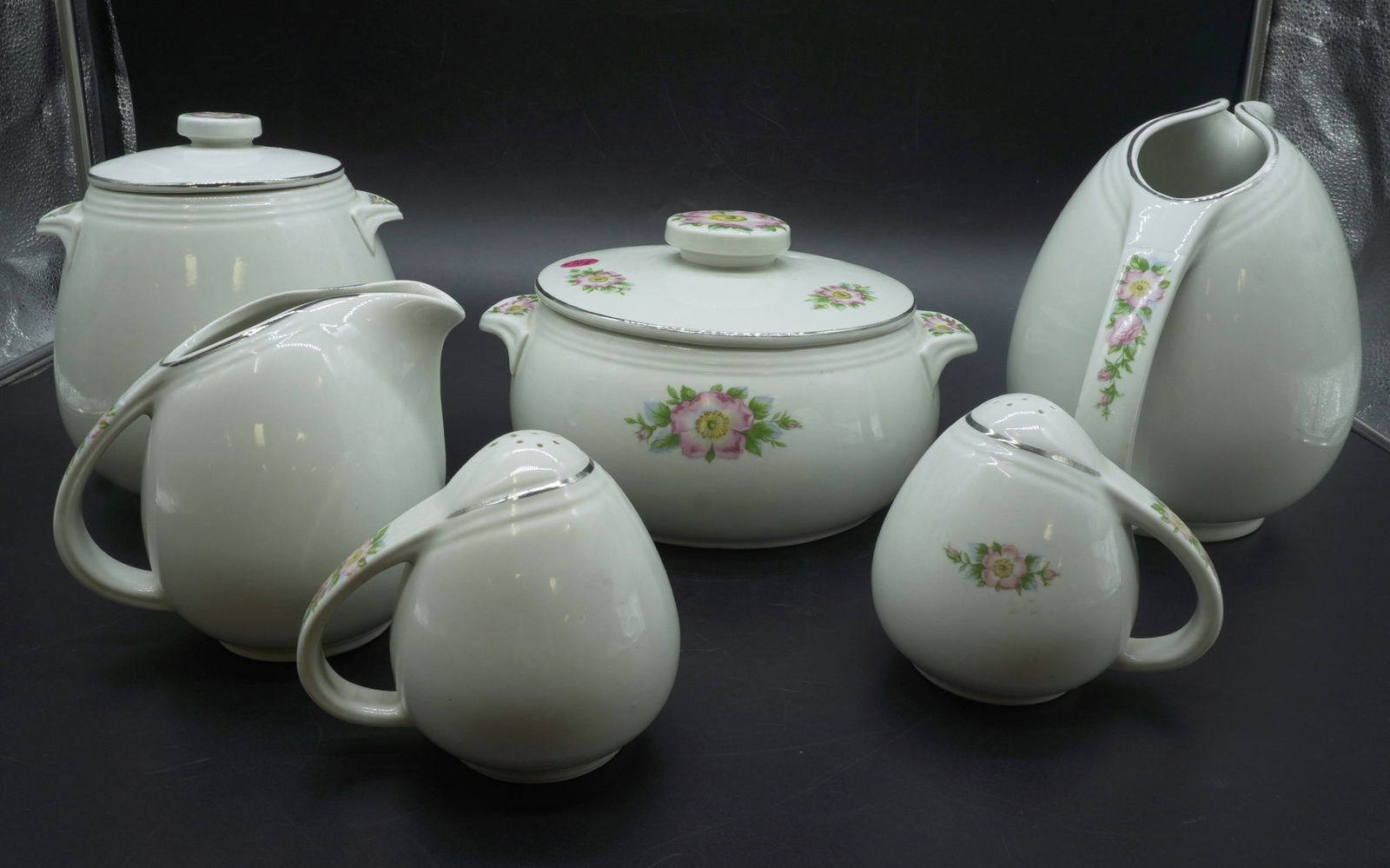 VINTAGE HALL'S SUPERIOR QUALITY KITCHENWARE 6 PIECE SET #658 ROSE WHITE PATTERN (1 of 4)