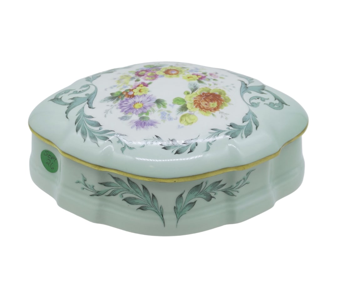 ANTIQUE HAND PAINTED LIMOGES BOX (1 of 4)