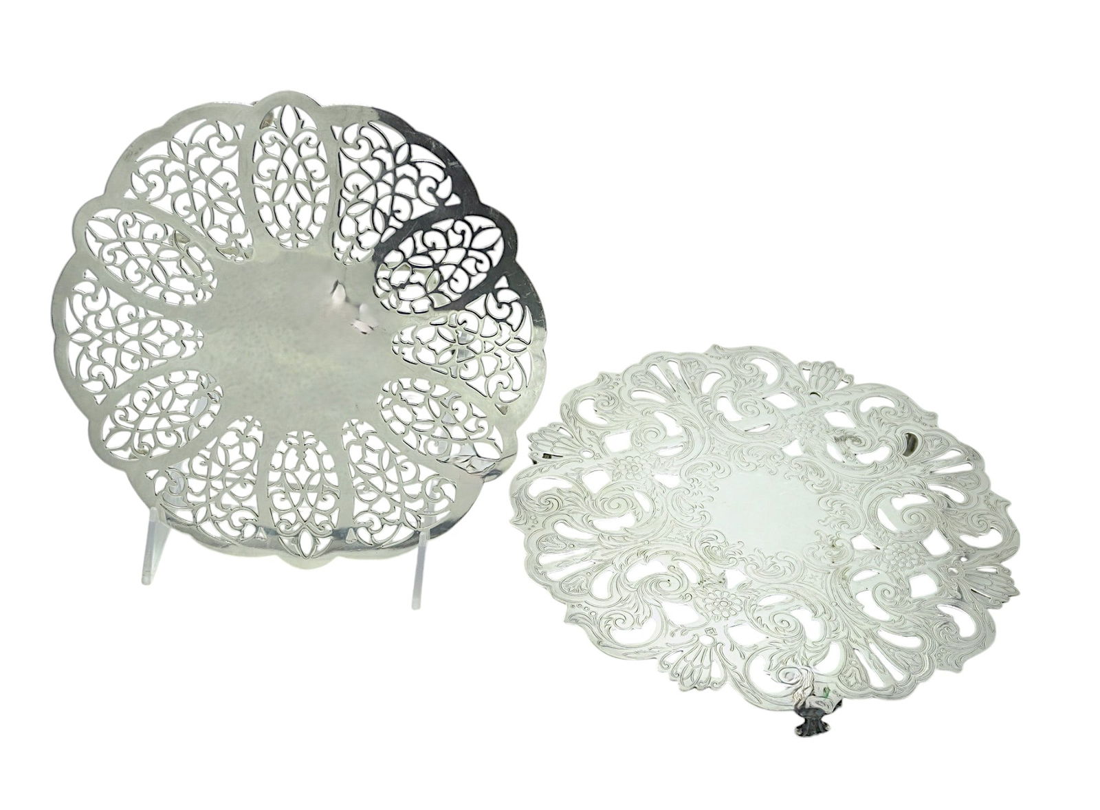 2 VINTAGE ORNATE SILVERPLATE TRIVETS (1 of 6)