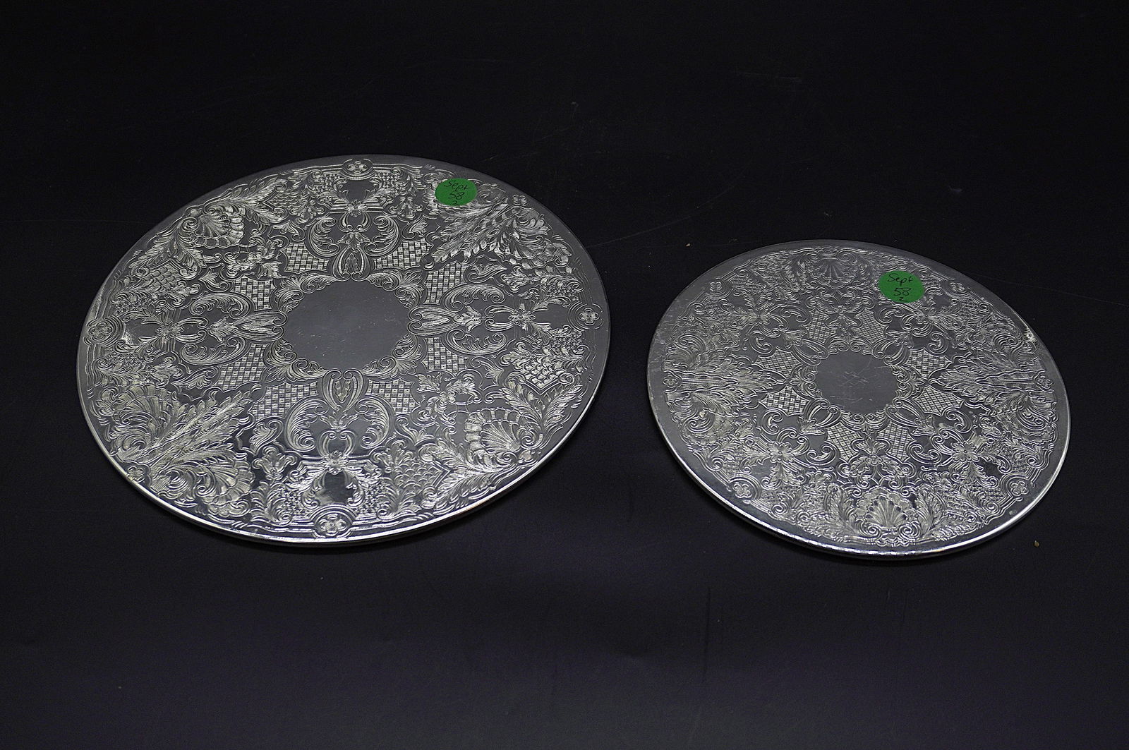 2 ORNATE SILVERPLATE TRIVITS / HOT PLATES (1 of 3)