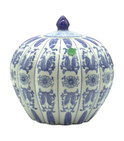 LARGE CHINESE BLUE AND WHITE PUMPKIN GINGER JAR