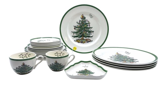 22 pc SPODE CHRISTMAS TREE DINNERWARE