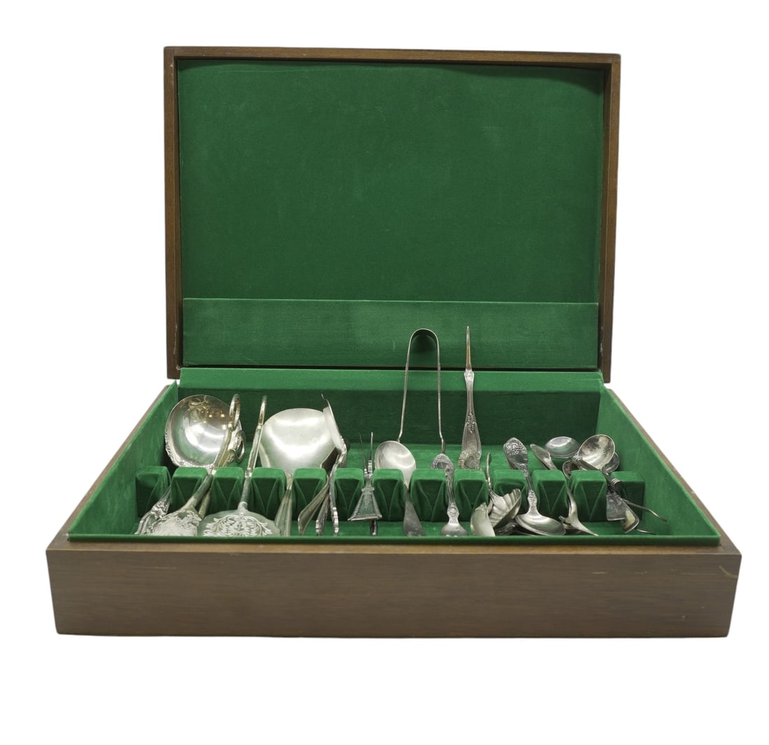 LARGE LOT ANTIQUE AND VINTAGE SILVERPLATE - 26 PIECES (1 of 7)