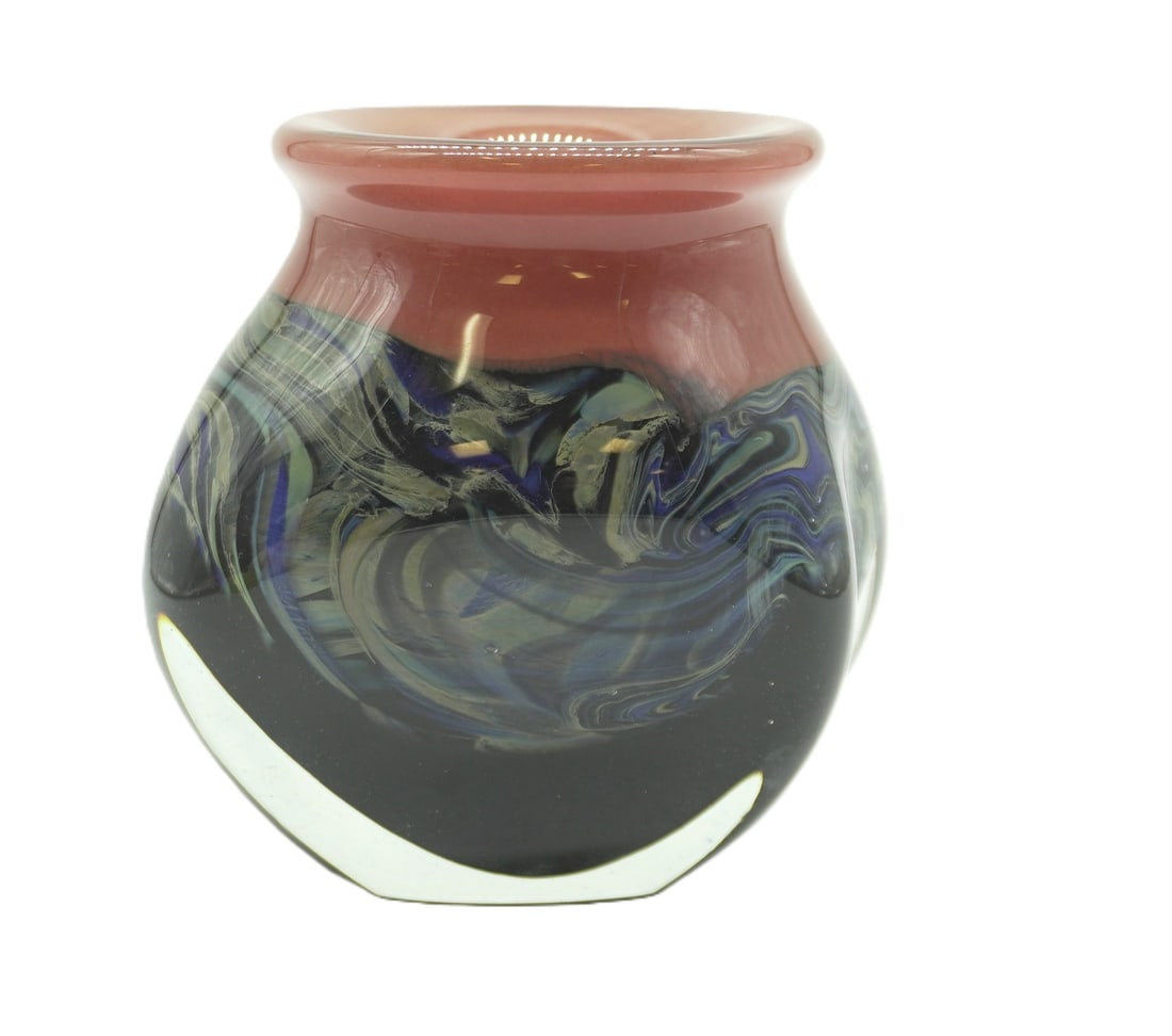 SIGNED ROBERT EICKHOLT ART GLASS VASE: Robert Eickholt Hand Blown Studio Art Glass Vase. Signed. Measures 5"x3.5"x5.25". Weight 3 lbs 6 oz. Robert Eickholt is a well known glass artist who has been creating captivating blown glass for over