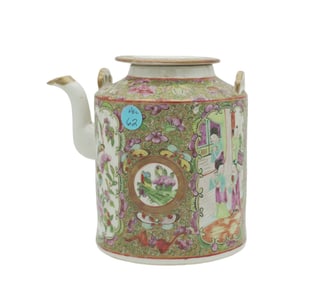 ANTIQUE CHINESE EXPORT FAMILLE ROSE TEAPOT WITH LID