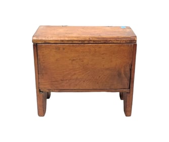 ANTIQUE AMERICAN PRIMITIVE PINE FARMHOUSE STOOL