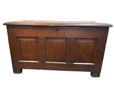 EARLY 18th CENTURY OAK COFFER