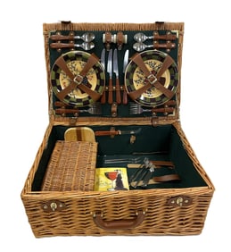 LARGE WICKER PICNIC BASKET FOR 4