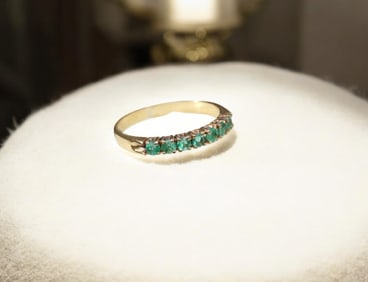 18K YELLOW GOLD EMERALD BAND SIZE 6.25