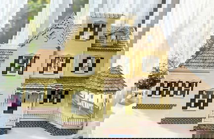 LARGE VINTAGE DOLLHOUSE WITH LIGHTS