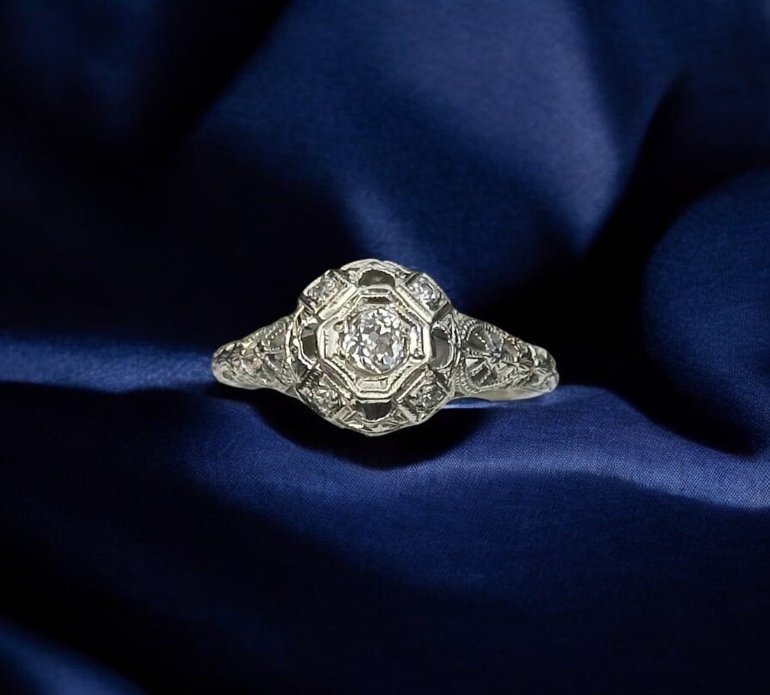 ART DECO 18K DIAMOND ENGAGEMENT RING (1 of 8)