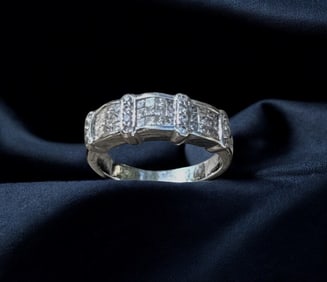 18K GOLD PRINCESS CUT AND ROUND DIAMONDS RING