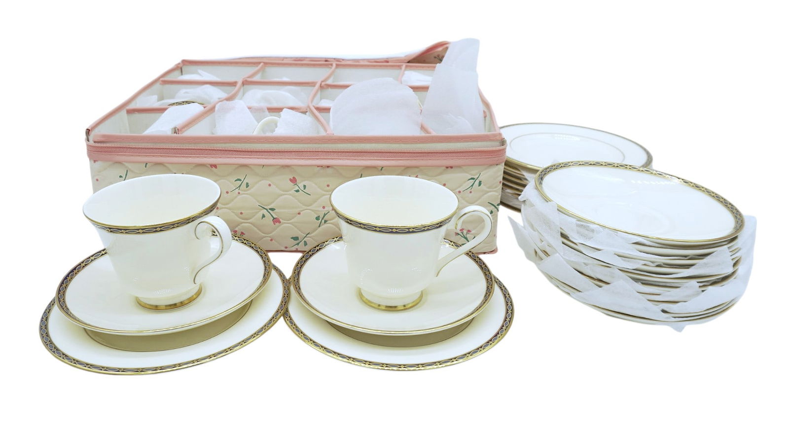 36 PC MINTON ST JAMES ENGLISH BONE CHINA: 36 Piece Minton Fine English Bone China. Blue/Gold Ovals On Cobalt Blue Band. 12 Footed Cups 3.5"x3". 12 Saucers 5.75". 12 Bread & Butter Plates 6.5". All are in excellent like new condition. Weight o