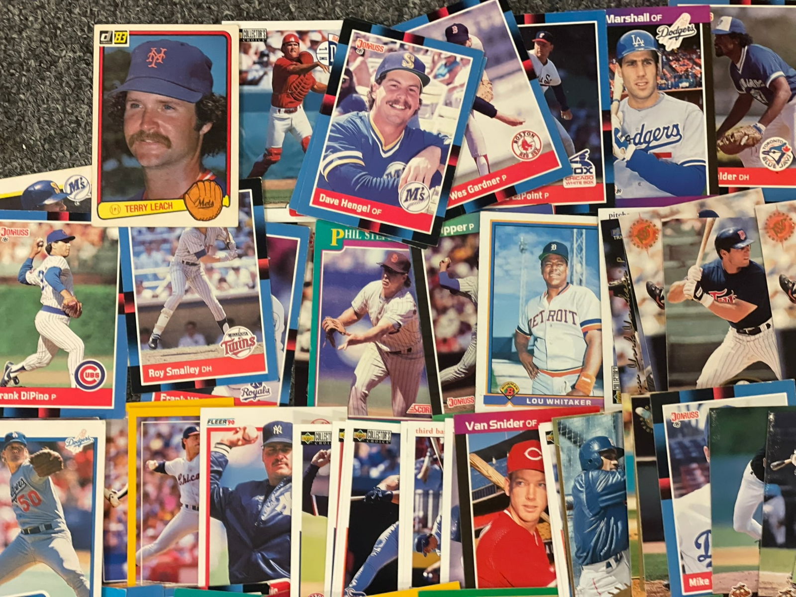 315 COLLECTIBLE BASEBALL CARDS (1 of 6)