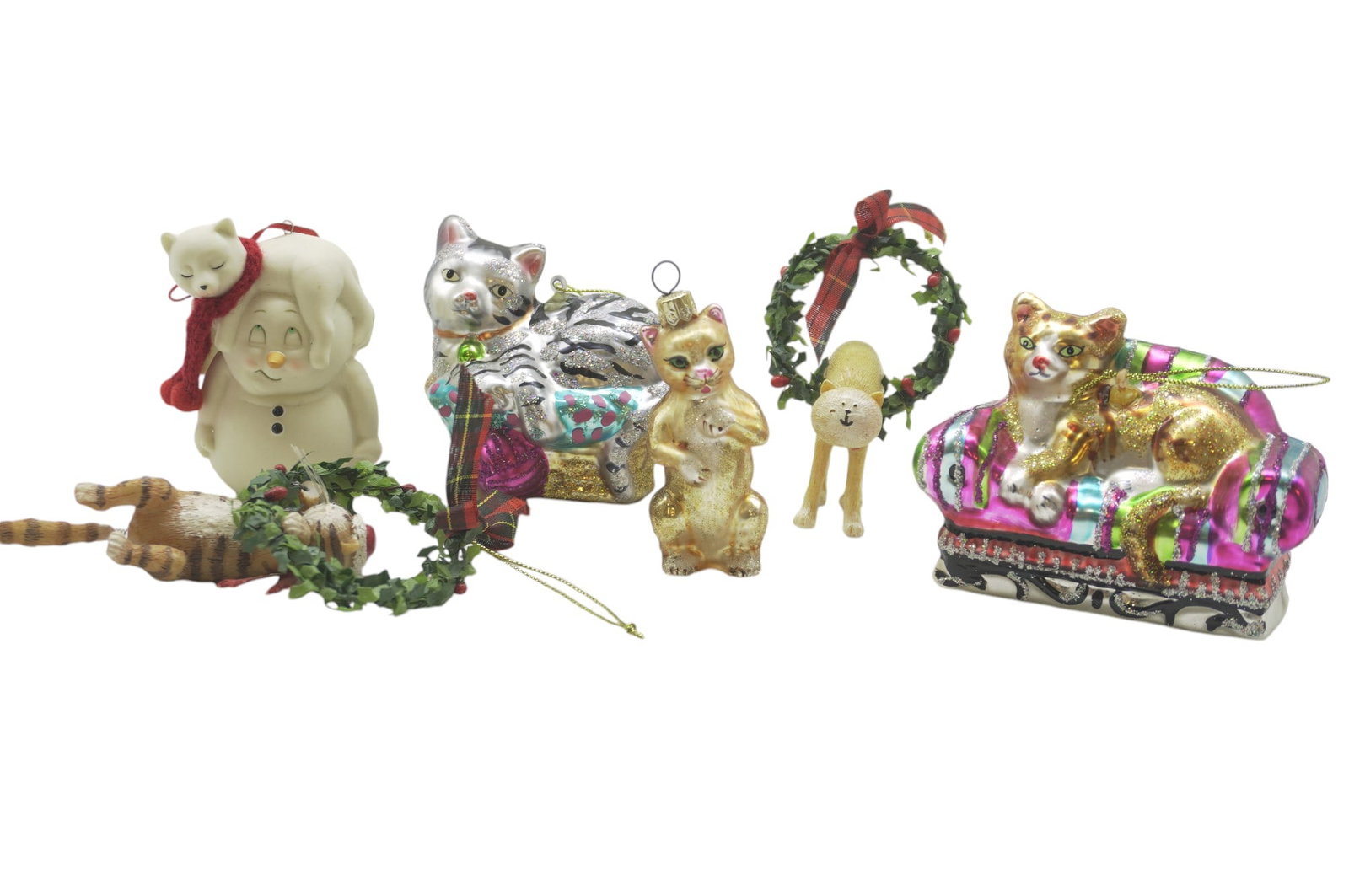 6 VINTAGE CAT ORNAMENTS - MACYS, DEPARTMENT 56, AND MORE!: 6 Vintage Cat Ornaments including Macys, Department 56, and more. In various materials and designs. Largest piece measures 4" x 3", total lot weight is 12 oz.