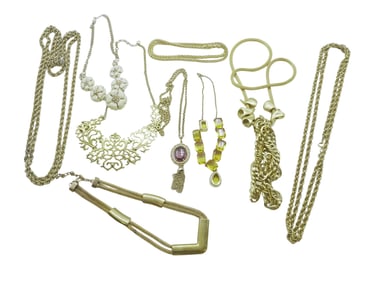 10 VINTAGE GOLD TONE NECKLACES